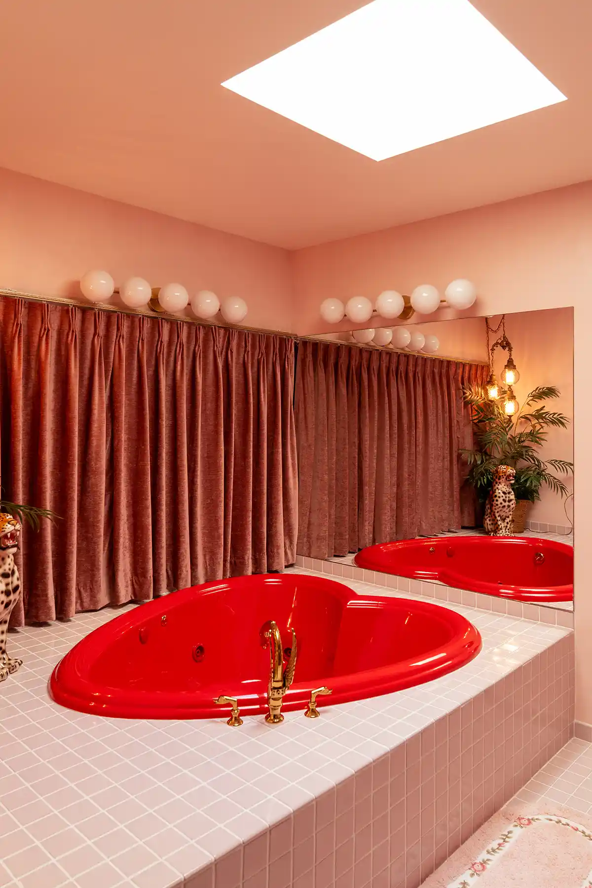 retro kitsch bathroom design complete with heart shaped jacuzzi tub